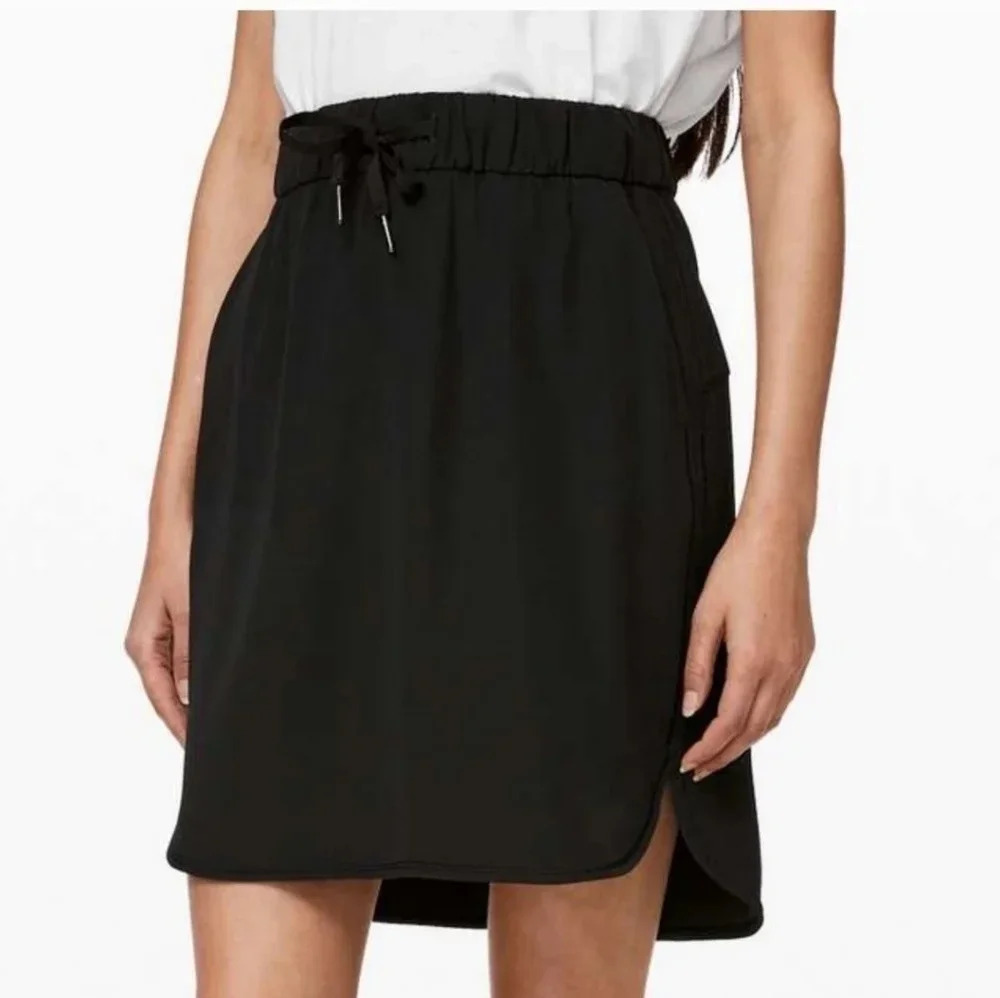 || LULULEMON || On The Fly athletic skirt, elastic waist, black